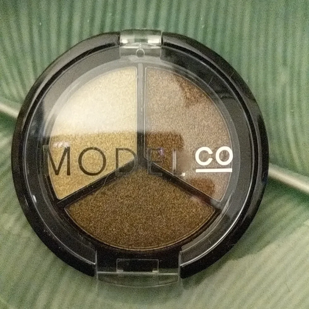 Metallic Eyeshadow Trio